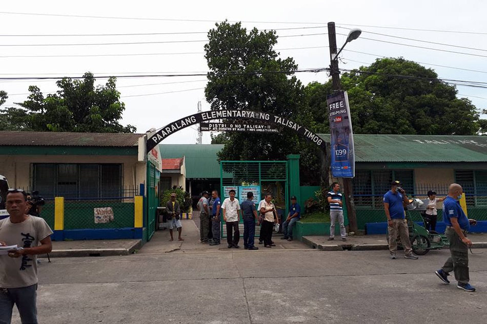 2 schools in Negros Occ suspend classes due to foul odor 1