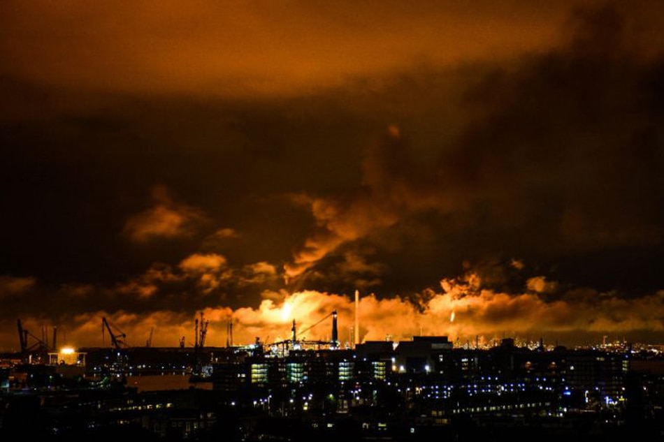 Shell shutters Europe&#39;s largest refinery after fire 1