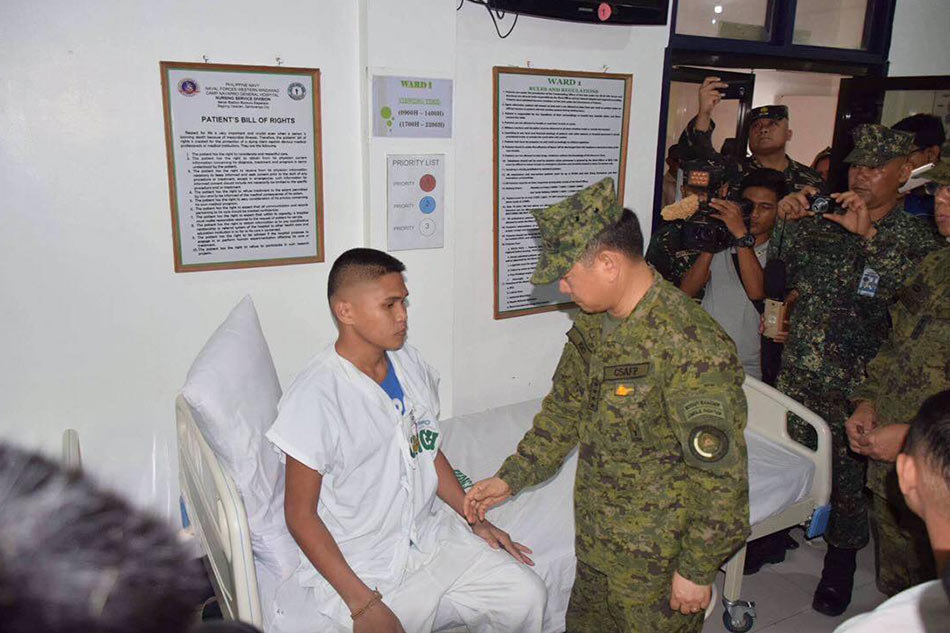 Afp Chief Awards Medals To Wounded Soldiers In Zamboanga City