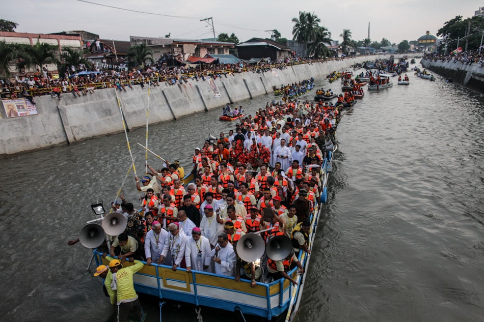 LOOK: Thousands join fluvial procession in Naga 11