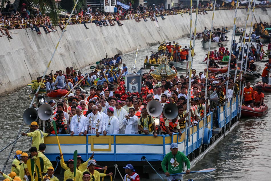 Look Thousands Join Fluvial Procession In Naga Abs Cbn News