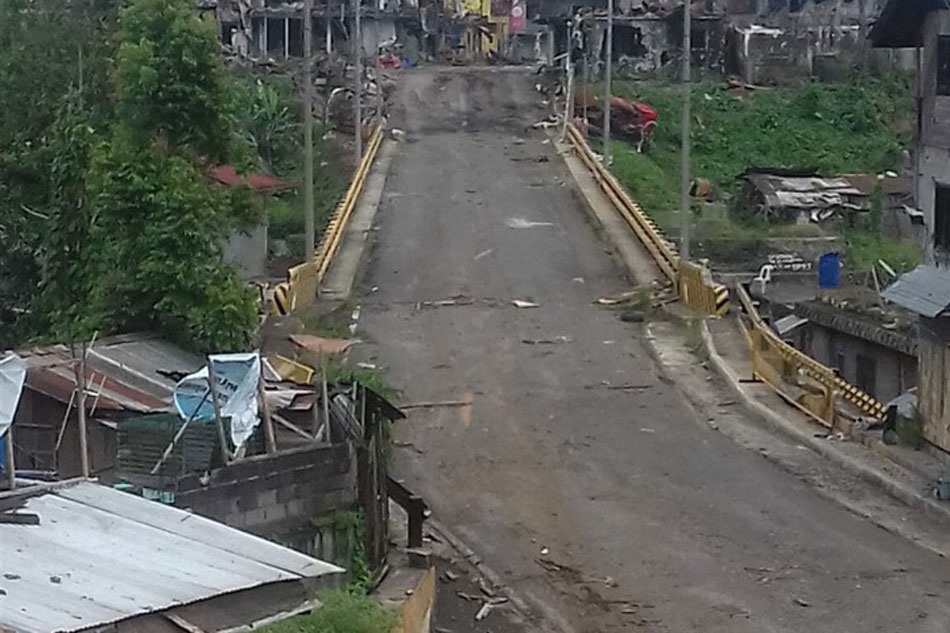 LOOK: Military reclaims Masiu Bridge in Marawi 2