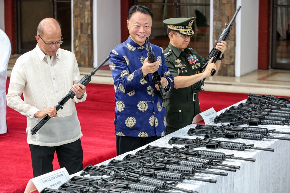 China donates arms to PH