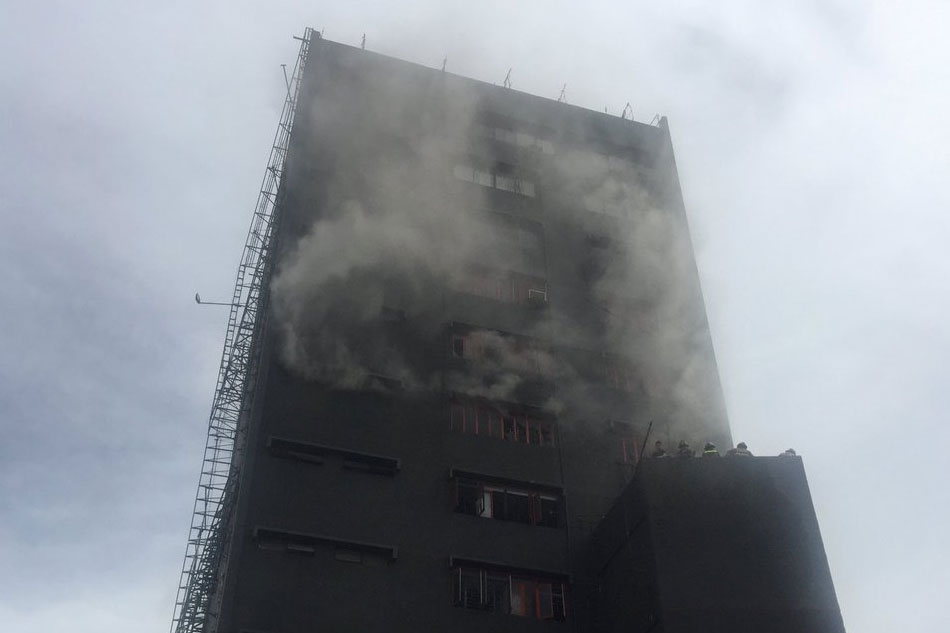 Commercial building sa Maynila, nasusunog