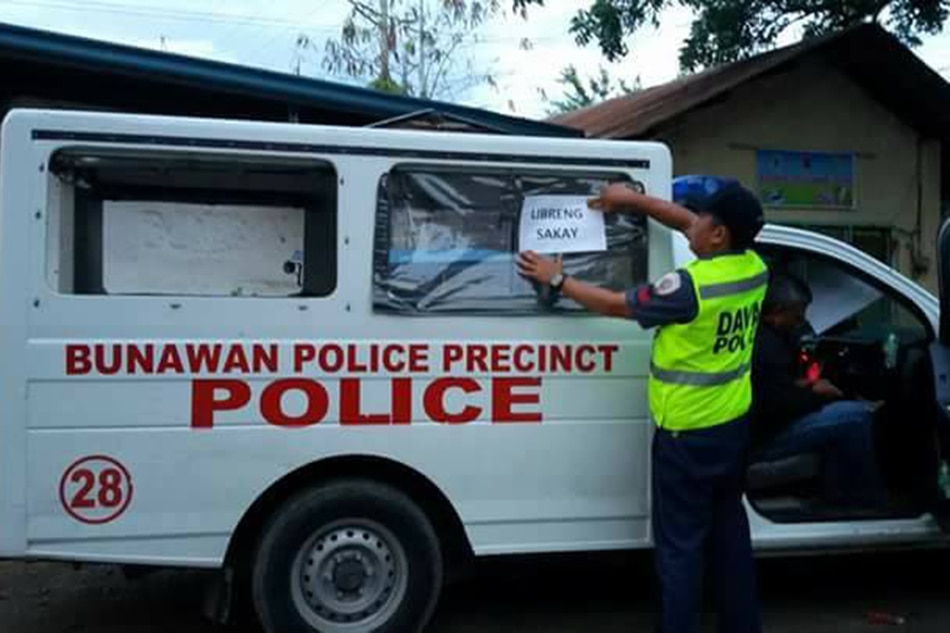 In Davao Stranded Passengers Get Free Rides On Police Vehicles Abs Cbn News 