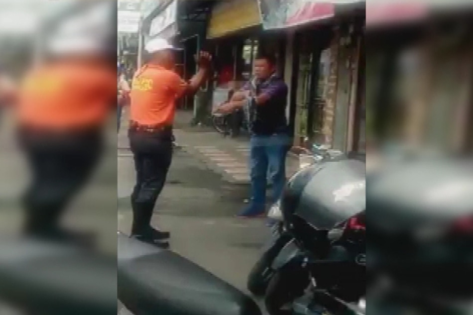 SAPUL SA VIDEO: Traffic enforcer, nanakit ng isang motorista sa Las ...