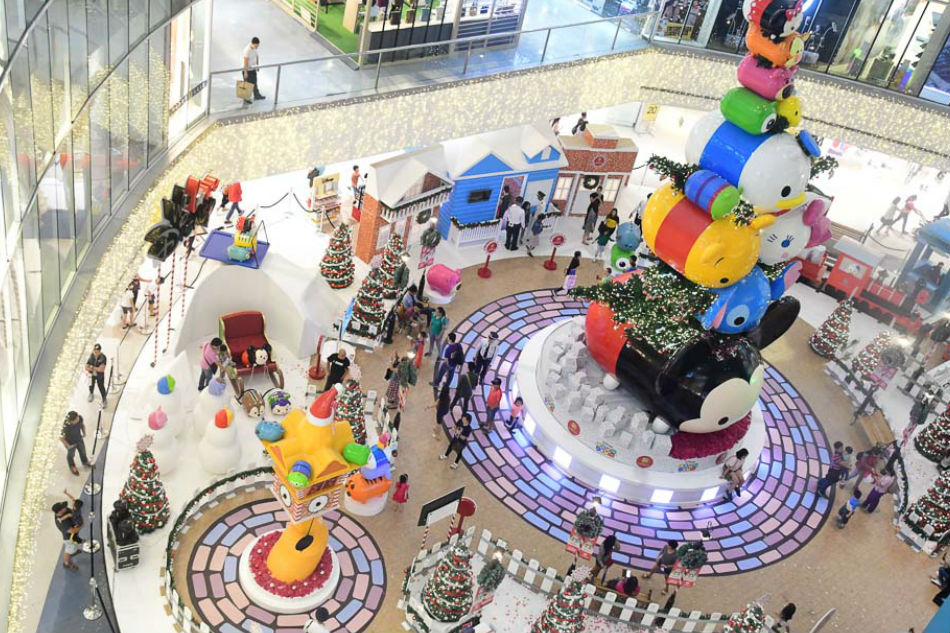 41 days to Christmas: SM North EDSA launches Disney-themed display ...