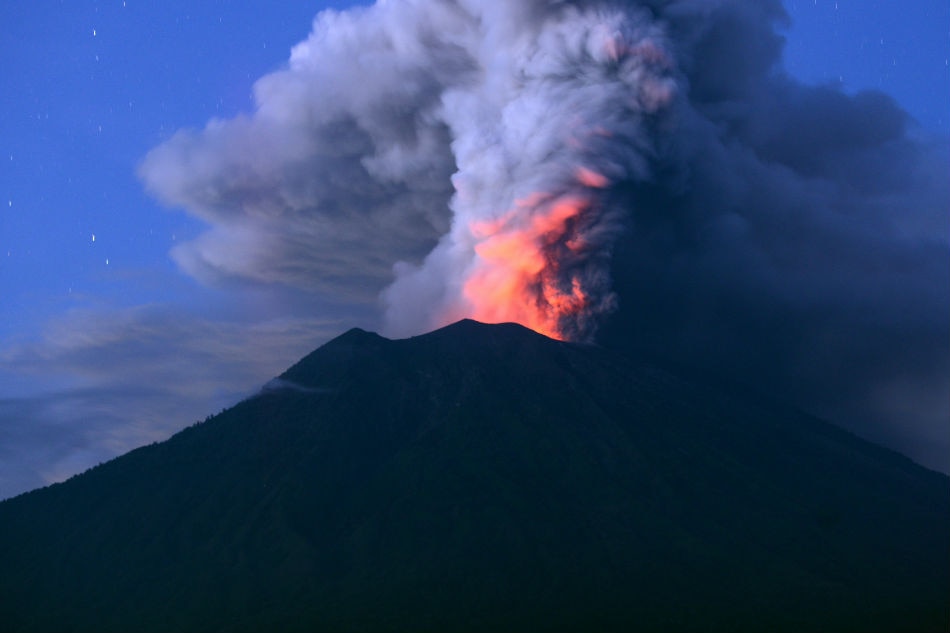 Indonesia Officials Extend Bali Airport Closure Over Volcanic Ash | ABS ...