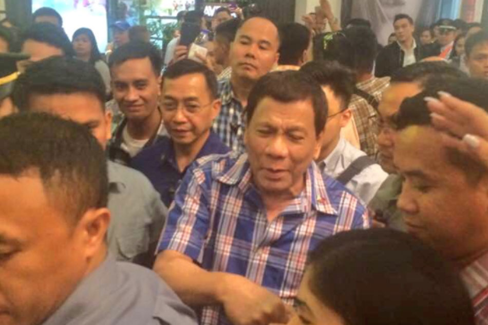 Duterte goes shopping at Greenbelt