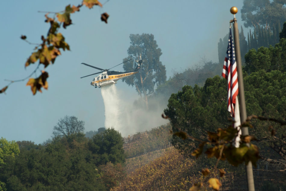 Wildfire burns homes, winery in L.A.'s posh Bel-Air neighborhood | ABS ...