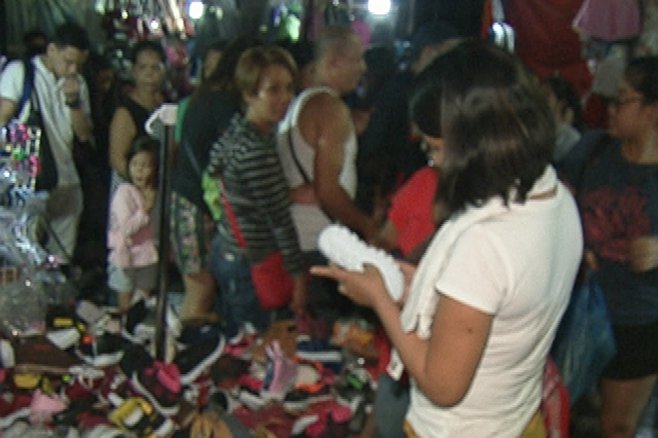Mga mamimili, dinagsa ang Divisoria bago mag-Pasko | ABS-CBN News