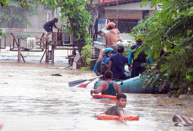 Floods Swamp Davao, Cagayan De Oro Due To Vinta' | ABS-CBN News