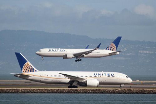 United to dismiss 593 workers who refused vaccines