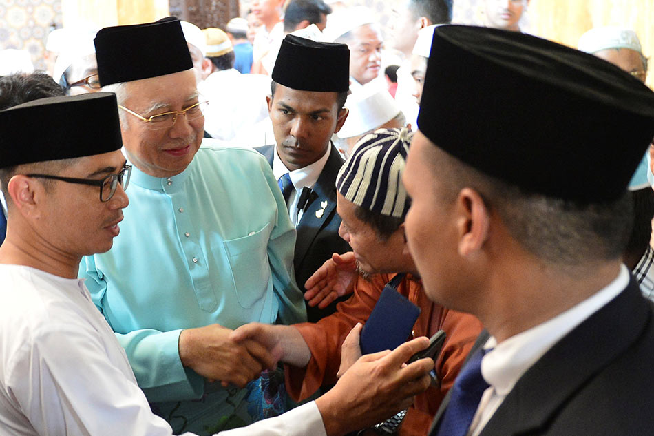 Thousands rally in Malaysia to oust premier Najib | ABS-CBN News