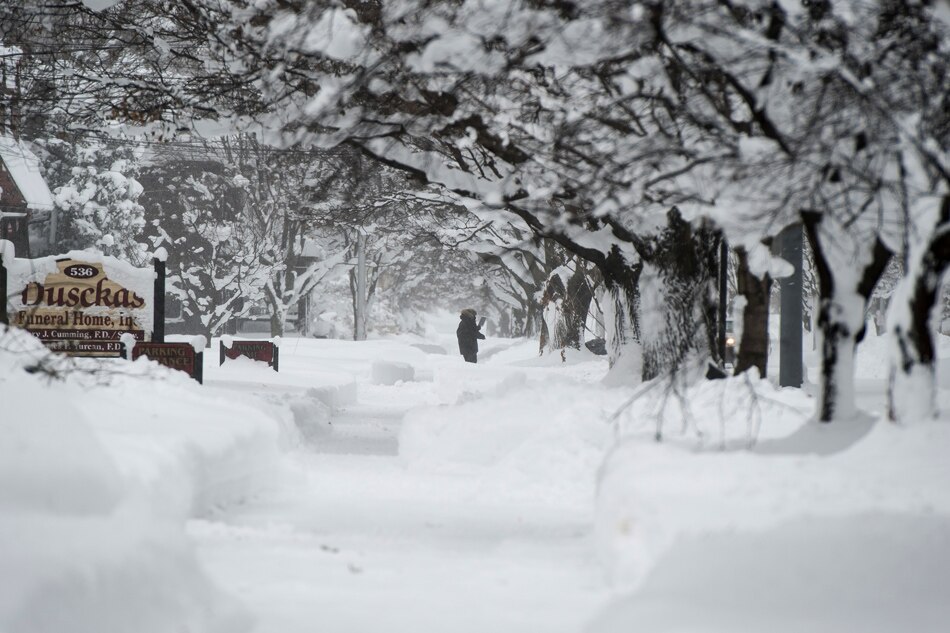 U.S. city buried under record snowfall | ABS-CBN News