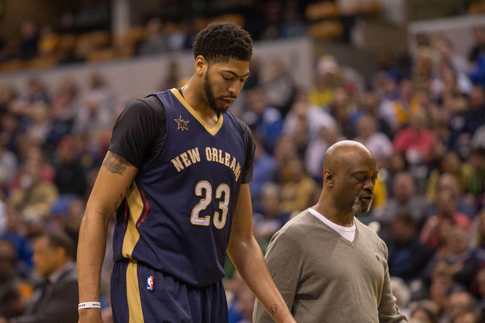 Pelicans star Anthony Davis helped to locker room after suffering groin injury Pelicans star Anthony Davis helped to locker room after suffering groin injury