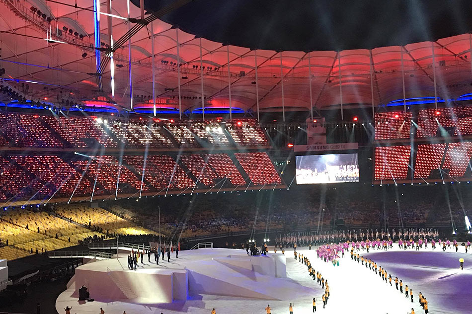 SEA Games: Dazzling display of lights, colors at opening ...