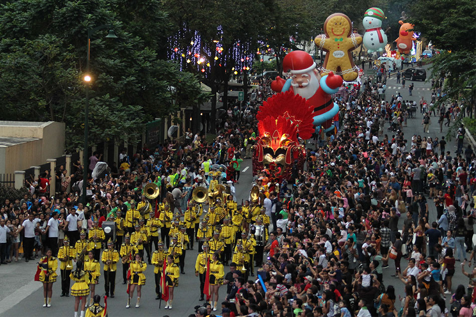 15 days to Christmas Giant balloons, mascots at grand parade ABSCBN