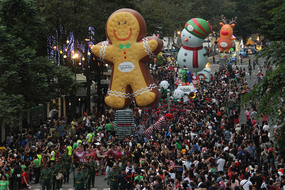 15 days to Christmas Giant balloons, mascots at grand parade ABSCBN