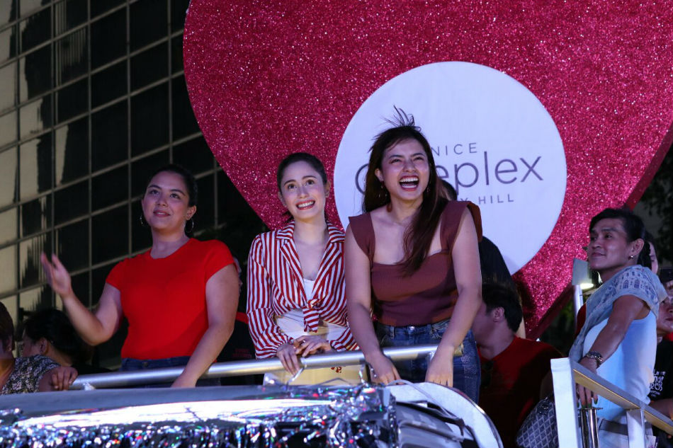 Grand Christmas parade delights McKinley Hill community 5