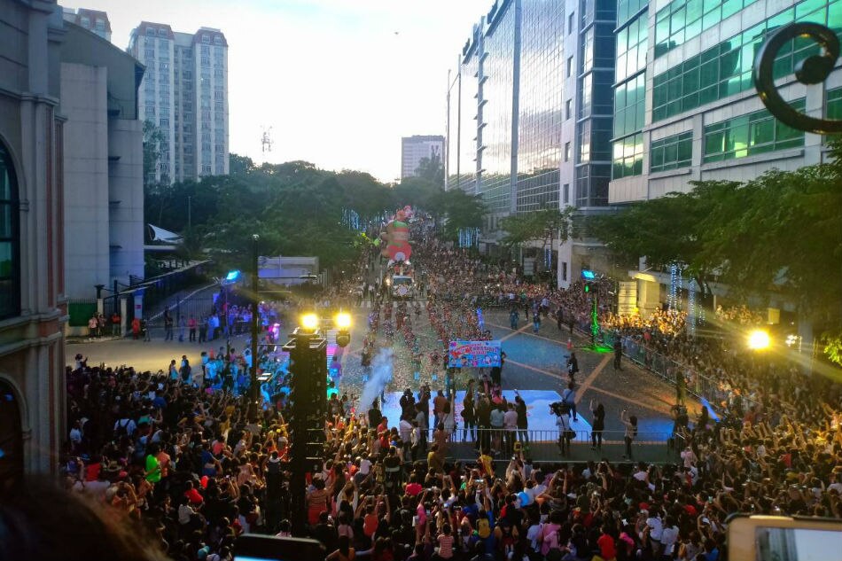 Grand Christmas parade delights McKinley Hill community 1