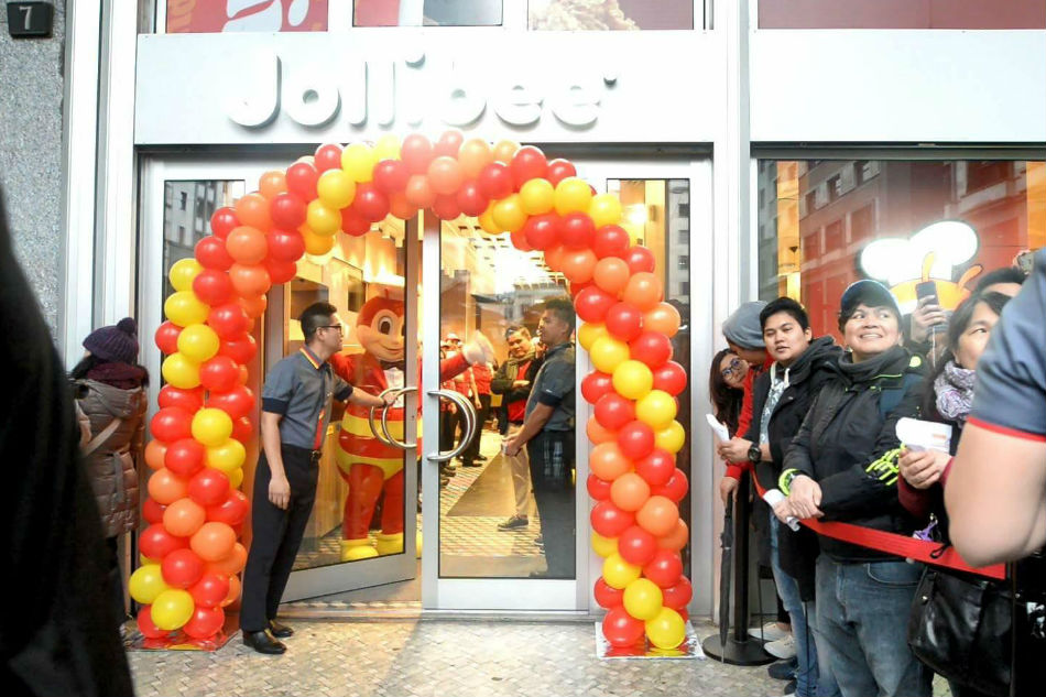 Ciao Italy: Jollibee opens first store in Europe 1