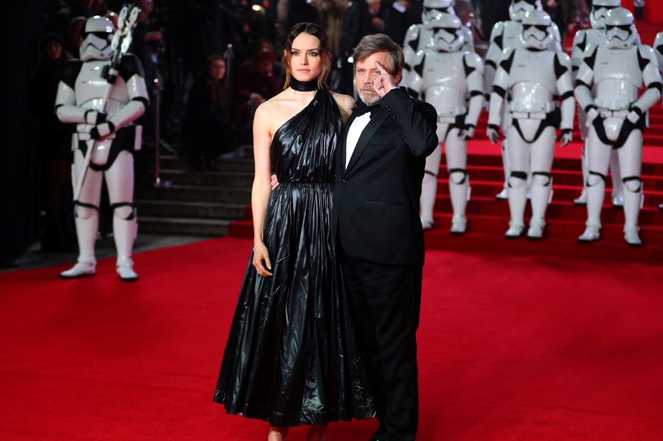 Star Wars The Last Jedi Tops 1 Billion Worldwide Abs