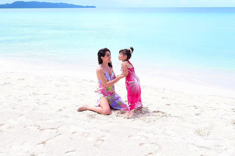 ‘paradise Saved Cristine Reyes Gushes About Cleaner Boracay Abs Cbn News