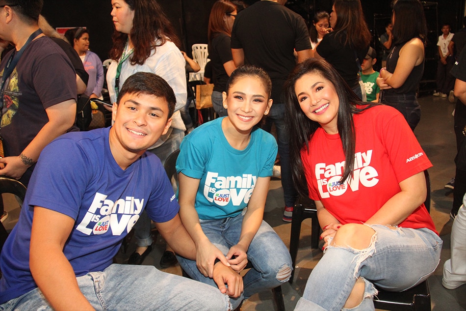 IN PHOTOS: 400 Kapamilya stars gather for ‘Family Is Love’ Christmas ...