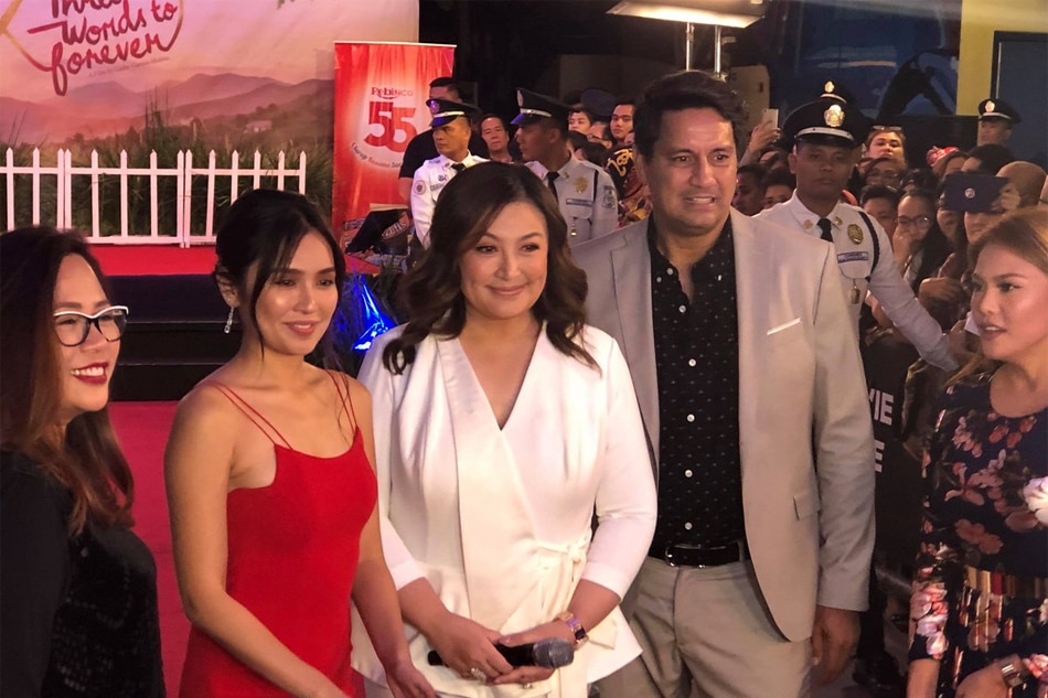 look-3-words-to-forever-stars-surrounded-by-loved-ones-at-premiere-night-abs-cbn-news