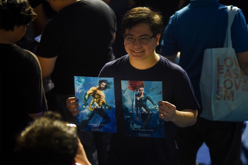 A broken trident and lots of selfies: What happened when &#39;Aquaman&#39; met his Pinoy fans 9