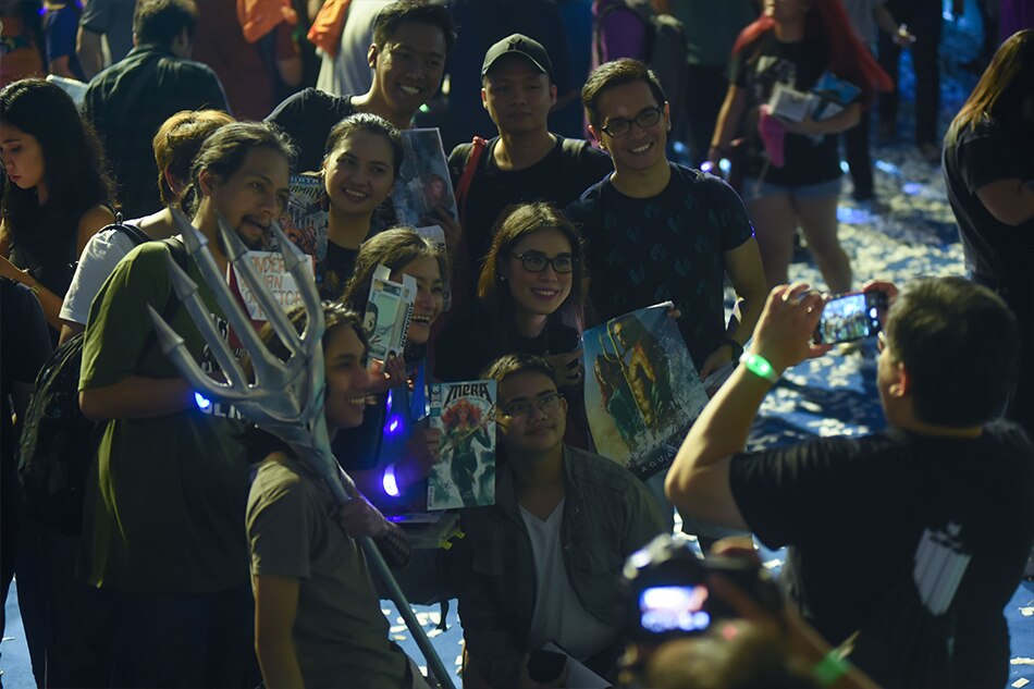 A broken trident and lots of selfies: What happened when &#39;Aquaman&#39; met his Pinoy fans 10