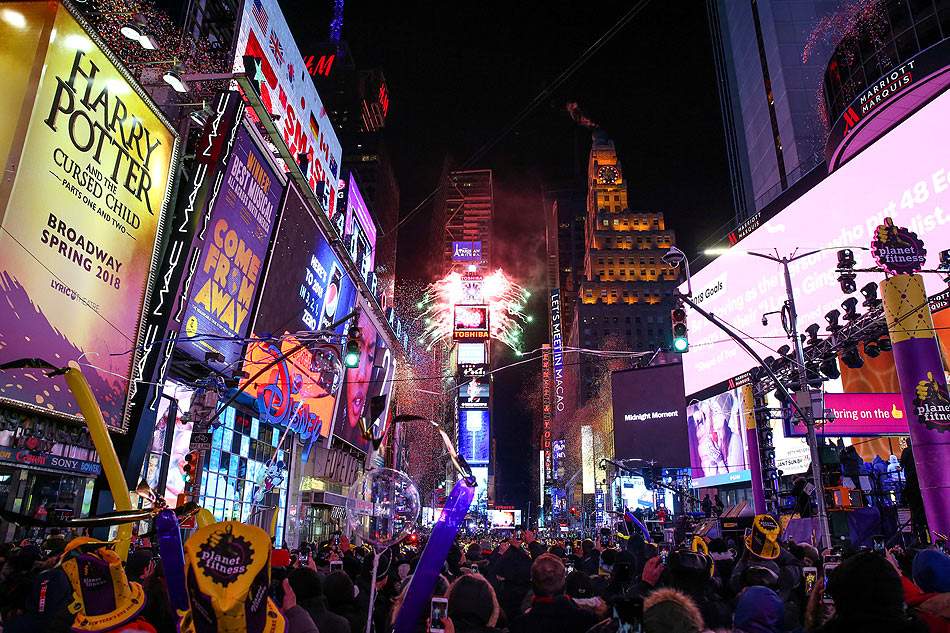 New Year's Eve party in Times Square to cheer for press freedom | ABS ...