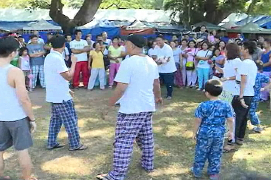 Mga Taga Binalonan Lumahok Sa Mga Larong Tradisyonal Habang Nakapantulog Abs Cbn News