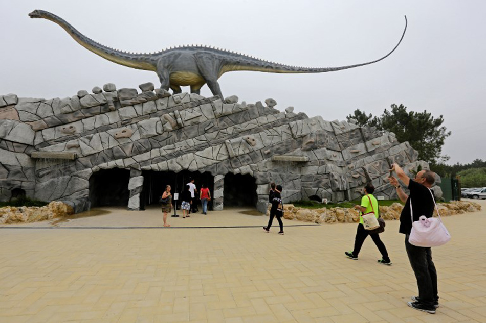 Skeletons and scares at Portugal's dinosaur park | ABS-CBN News