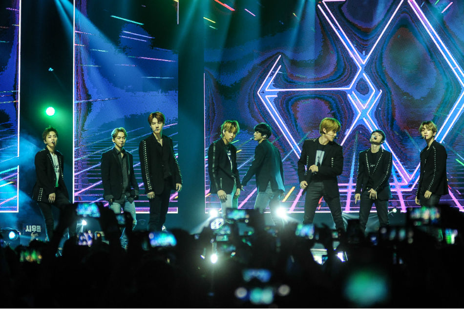 Concert recap: K-pop stars make fans swoon at &#39;Show Champion&#39; 1
