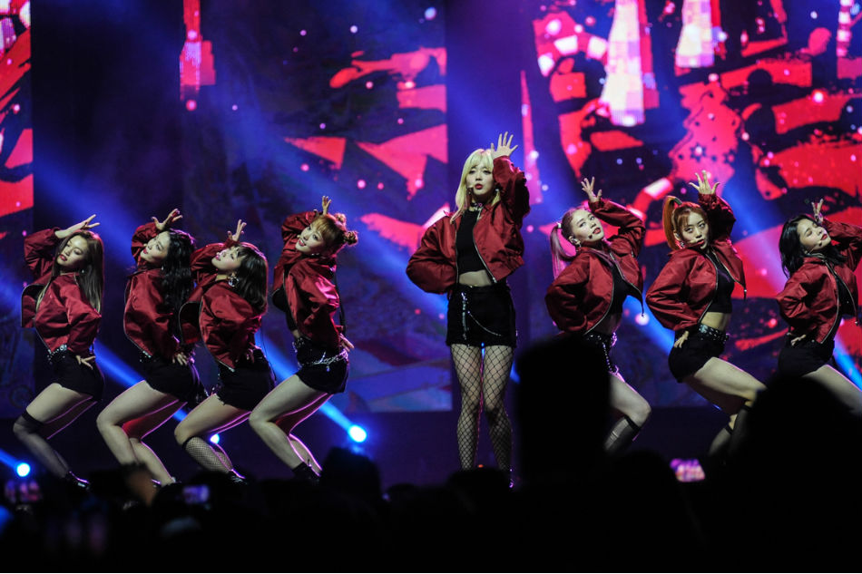 Concert recap: K-pop stars make fans swoon at &#39;Show Champion&#39; 6