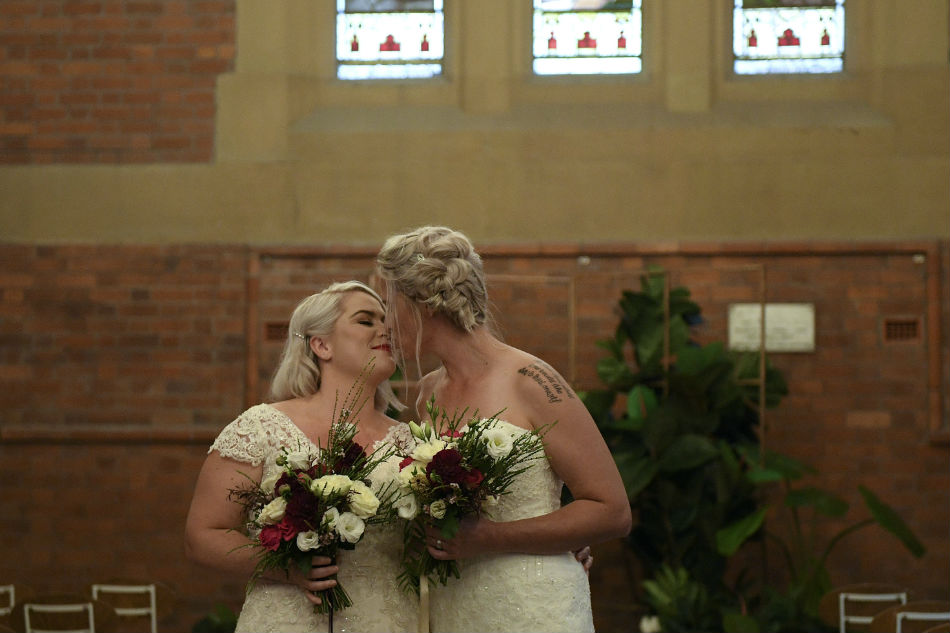Midnight Marriages Usher In Australia S Same Sex Wedding