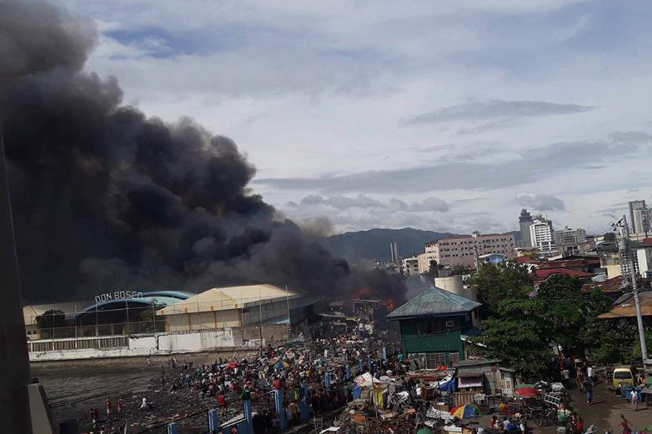 Fire hits Cebu residential area 2
