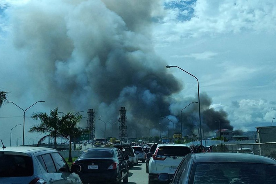 Fire hits Cebu residential area 5