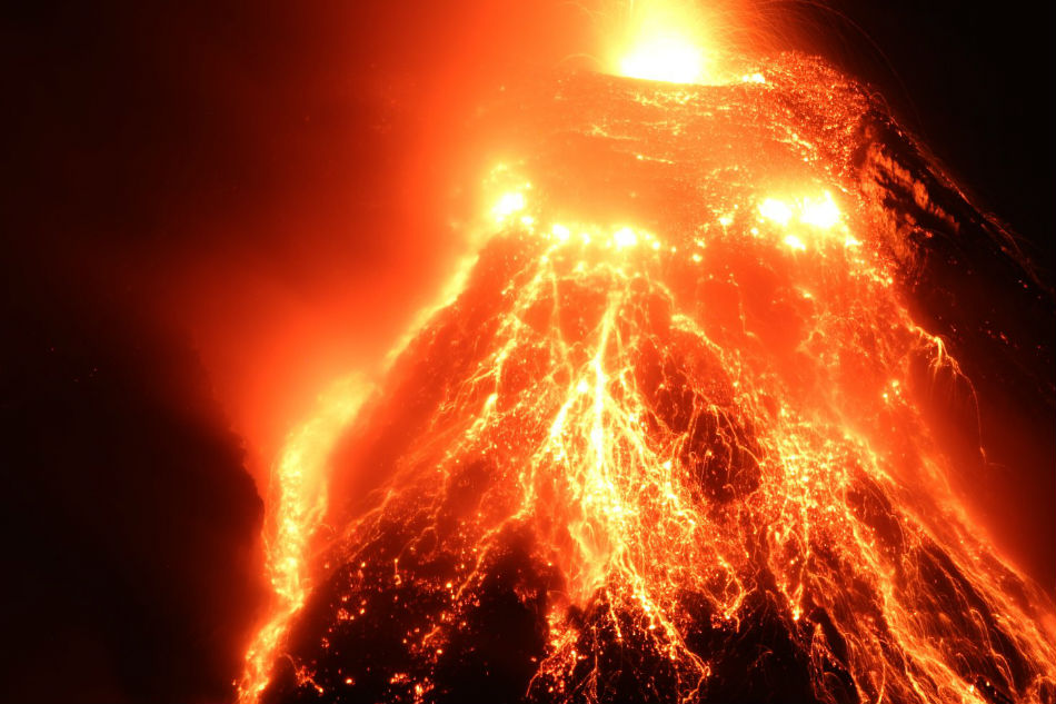 WATCH: Mayon continues to spew lava fountains | ABS-CBN News