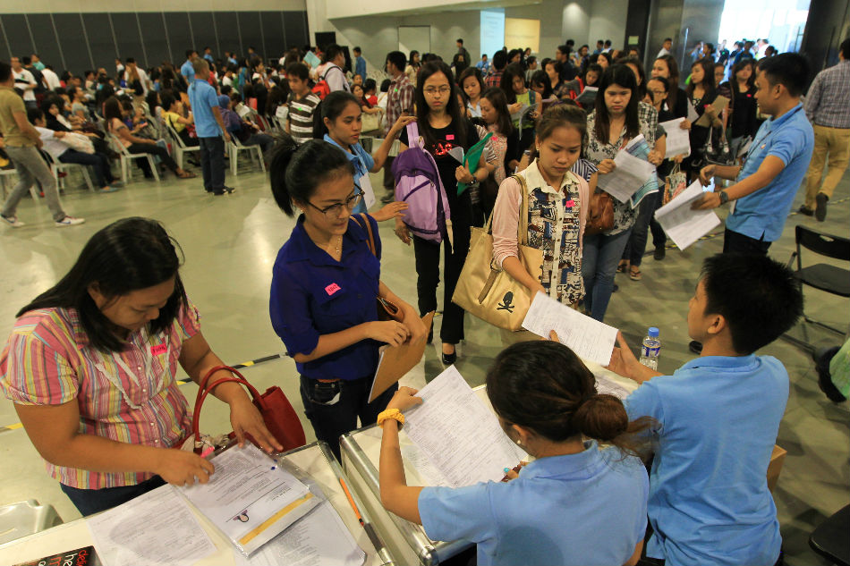 4,500 trabaho alok sa SHS graduates sa job fair | ABS-CBN News