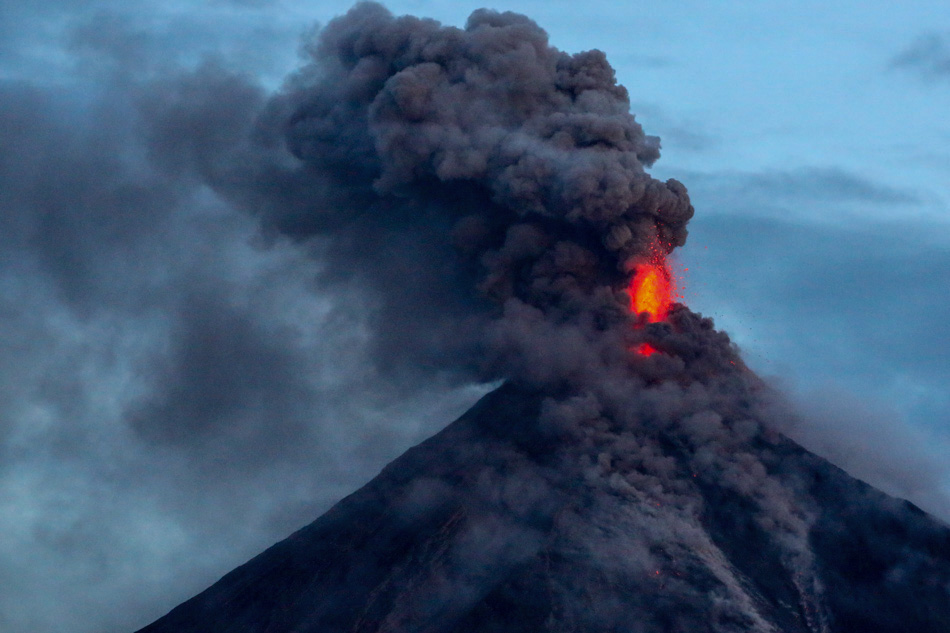 Mayon's crater glows red at daybreak | ABS-CBN News