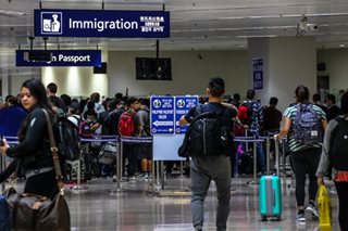 Mga papasok ng bansa, dapat pa rin mag-quarantine kahit nabakunahan na: Nograles