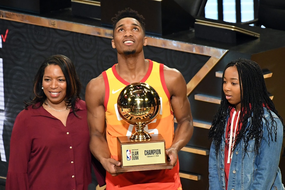 Donovan Mitchell Won The Slam Dunk Contest With A Vince Carter Tribute