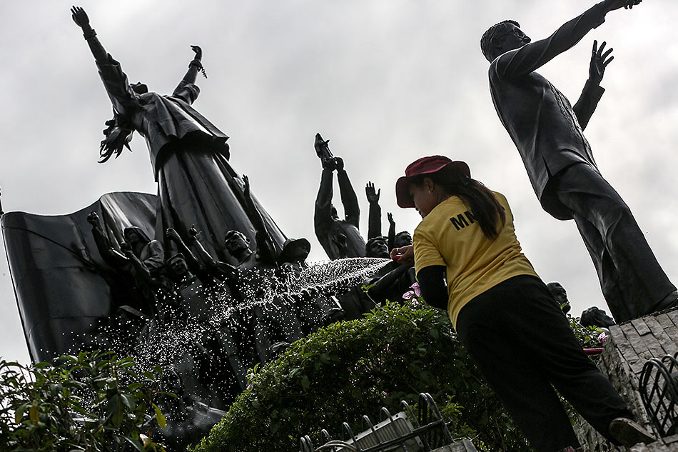 Why are there Filipinos who &#39;hate&#39; the EDSA People Power narrative? 1