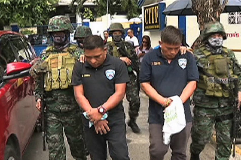 2 sibilyan na tauhan ng HPG, arestado sa 'pangongotong' | ABS-CBN News