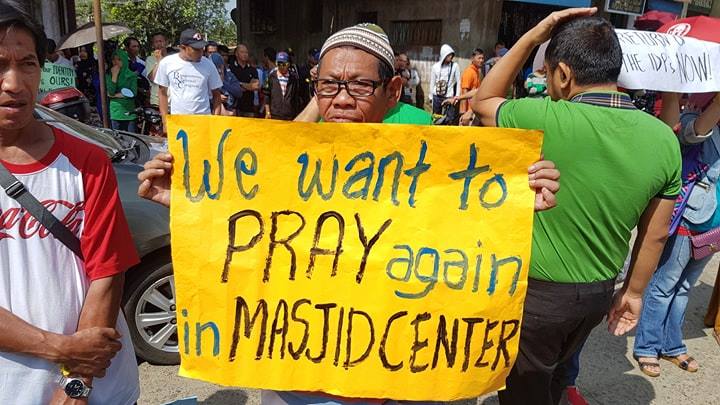 Marawi residents hold peace rally ahead of visit to &#39;ground zero&#39; 2