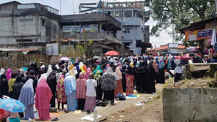 Marawi residents hold peace rally ahead of visit to &#39;ground zero&#39; 4