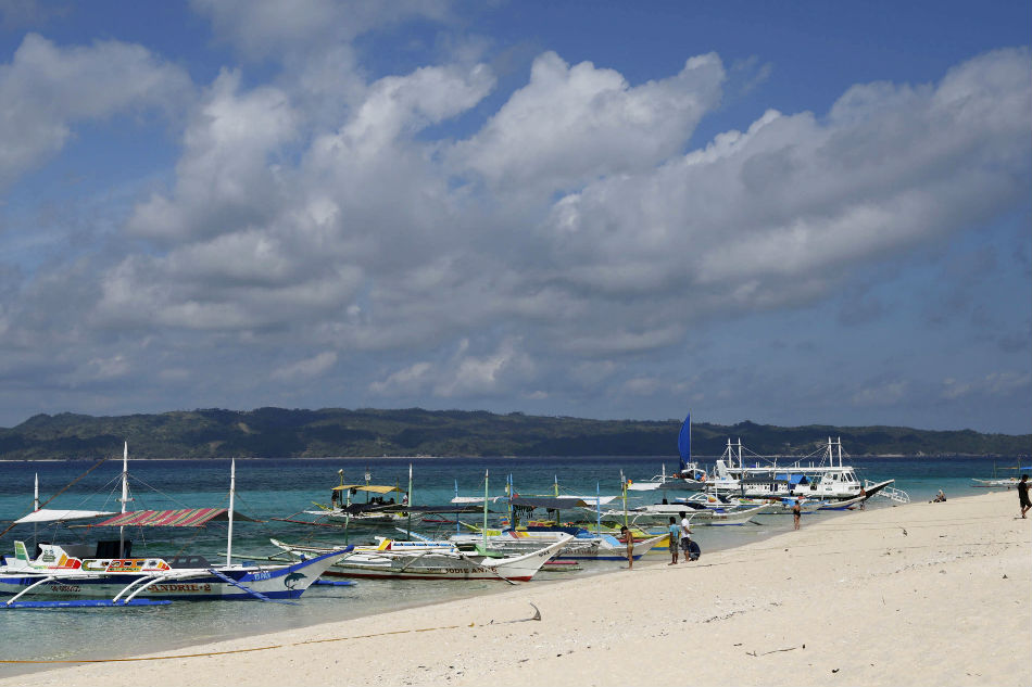 Southeast Asia&#39;s idyllic islands buckle under tourism strain 1